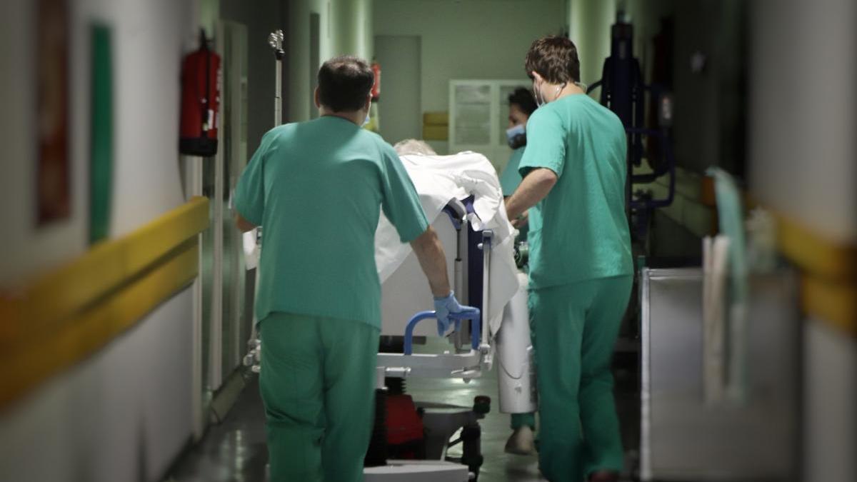 Andalucía vuelve a activar el plan 4.500 hospitalizados ante el crecimiento &quot;vertical&quot; de la curva de ingresos