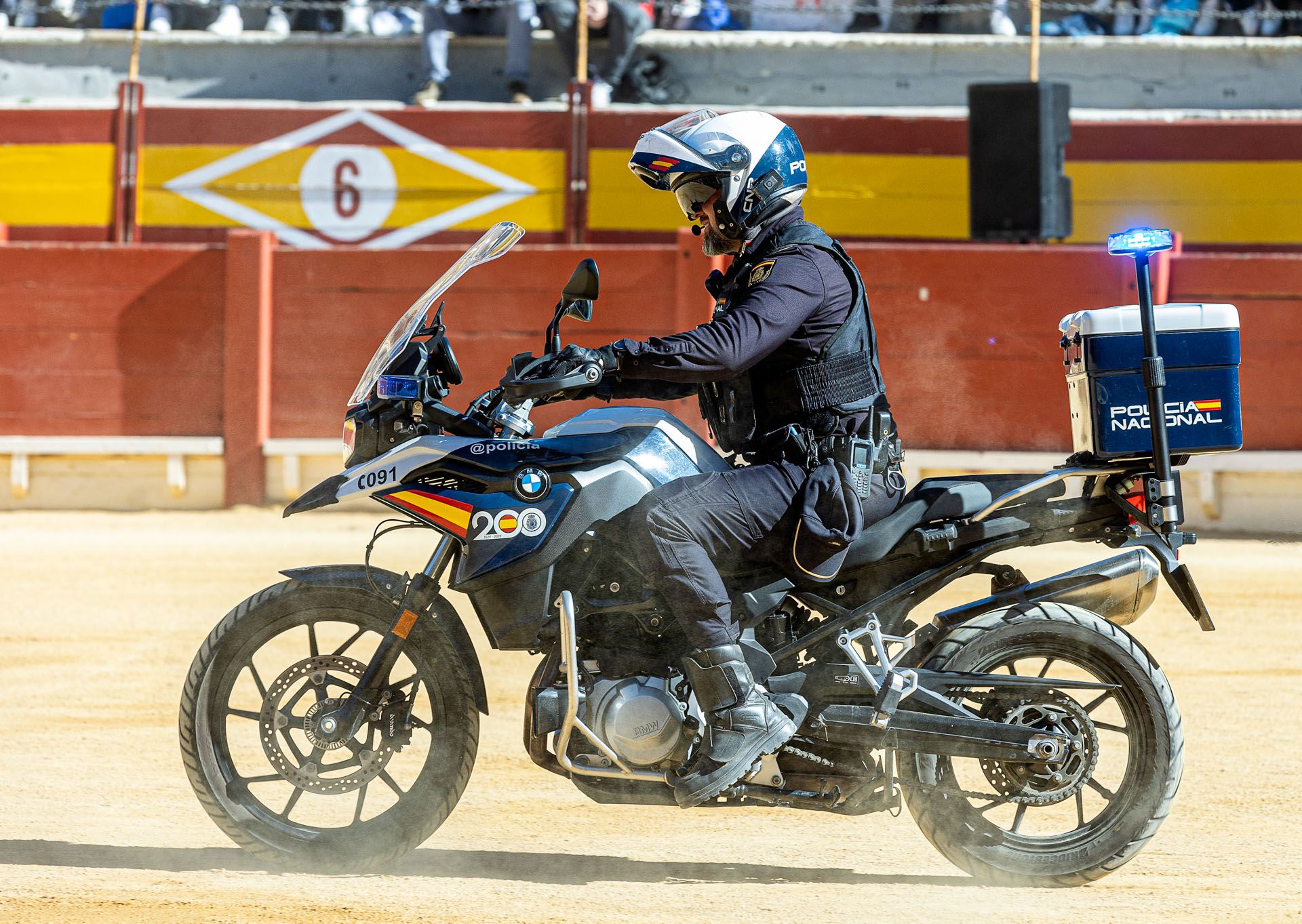 La Policía Nacional conmemora su 200 Aniversario con una exhibición en la Plaza de Toros de Alicante