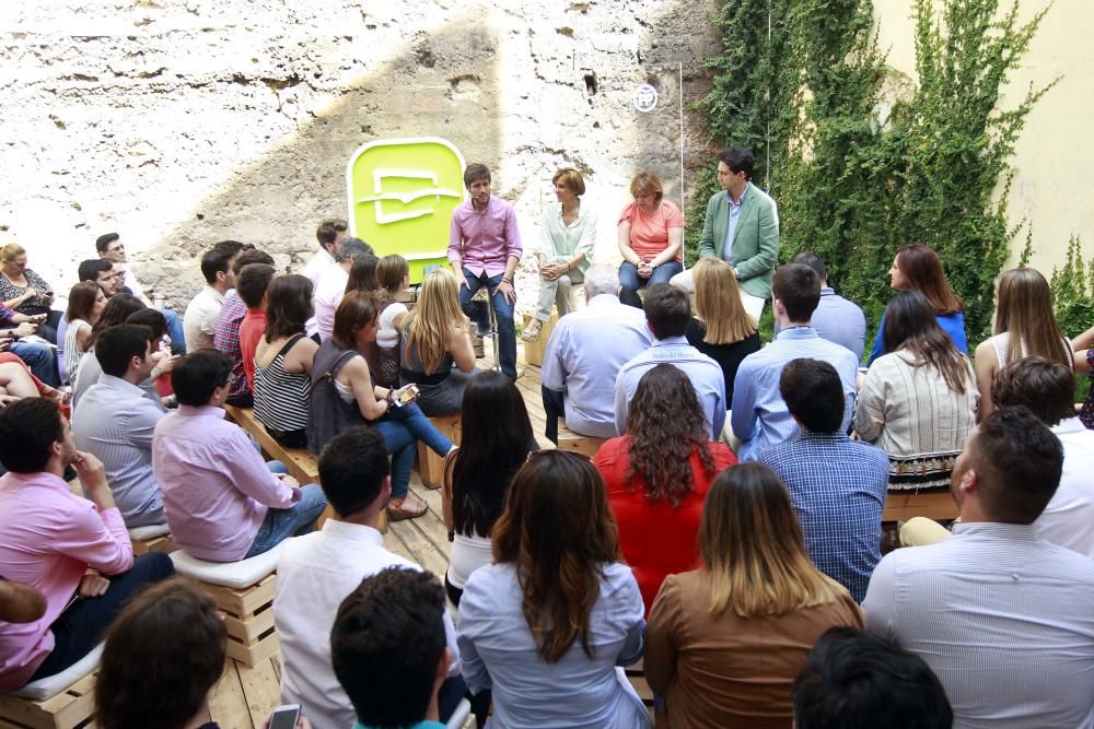 Cospedal en un acto con Nuevas Generaciones del PP valenciano