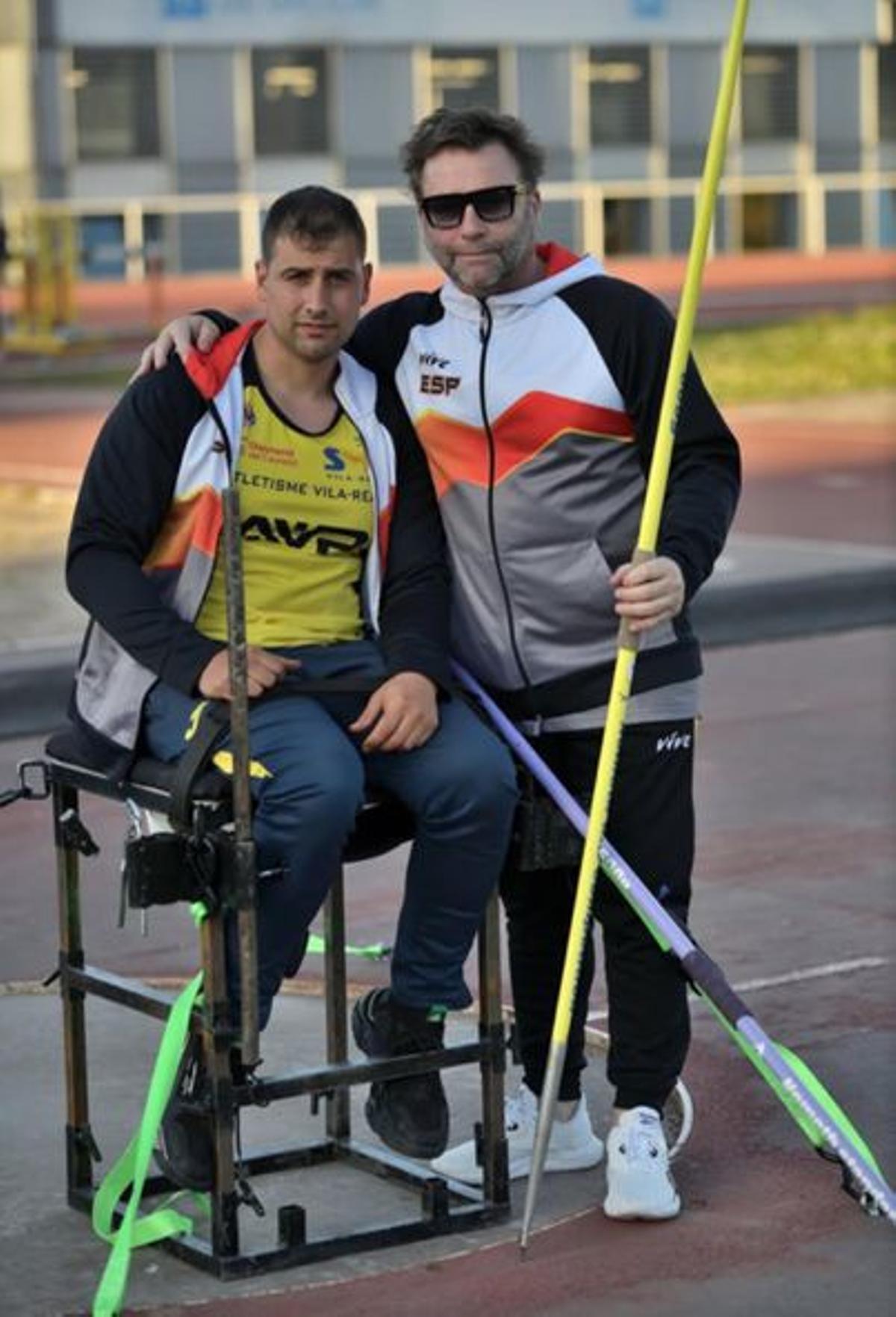 Igor Delgado y su entrenador.