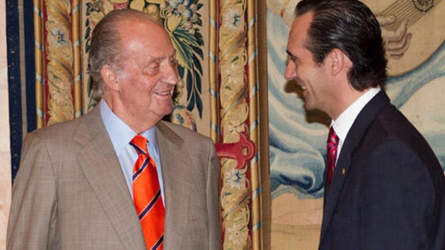 Don Juan Carlos y José Ramón Bauzá, esta mañana en el Palacio de la Almudaina.