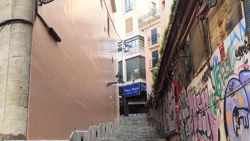 ARCA aplaude la eliminación de pintadas vandálicas en la cuesta del Teatro