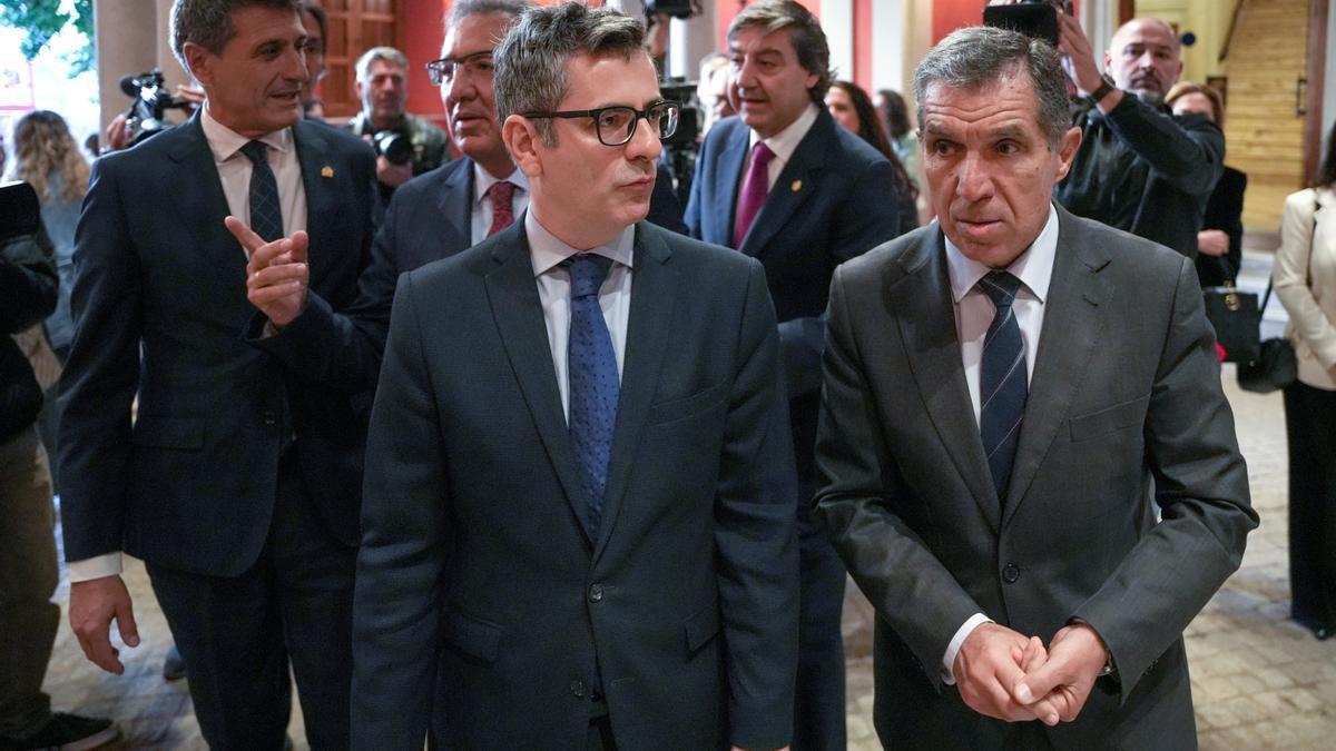 El ministro de la Presidencia, Justicia y Relaciones con las Cortes, Félix Bolaños, junto al presidente del Tribunal Superior de Justicia de Andalucía, Lorenzo del Río en Sevilla.