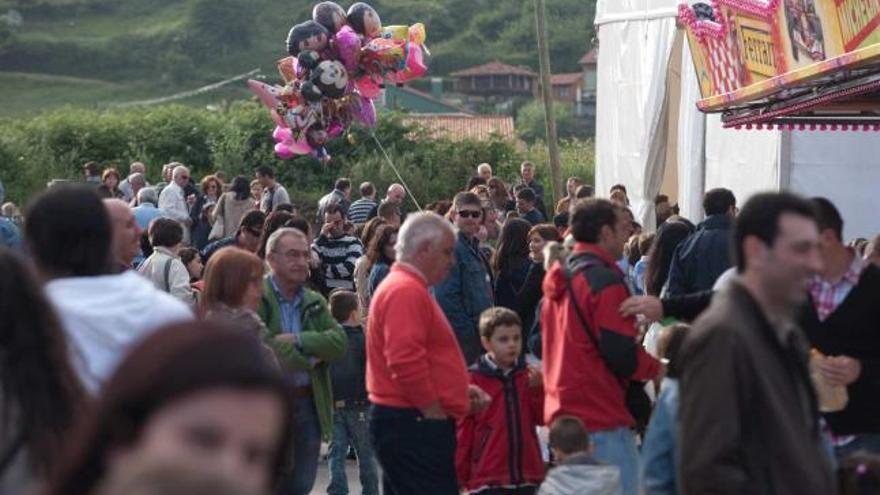 Asistentes a la feria de San Isidro el año pasado.