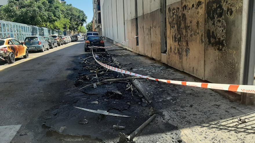 Nuevo Incendio de contenedores en Palma: &quot;Un hombre en bici eléctrica pasó tirando cócteles molotov&quot;