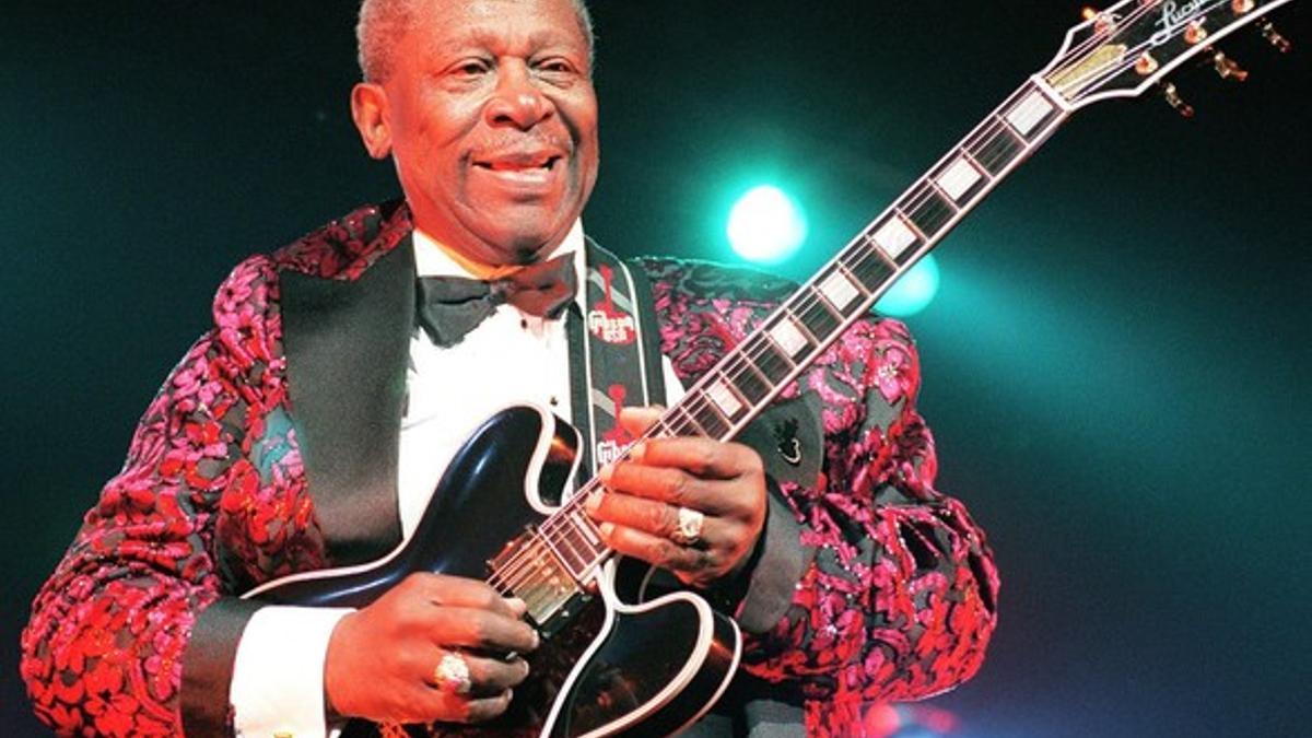 B. B. King, durante una actuación en el festival de La Villette, en París, en 1998.