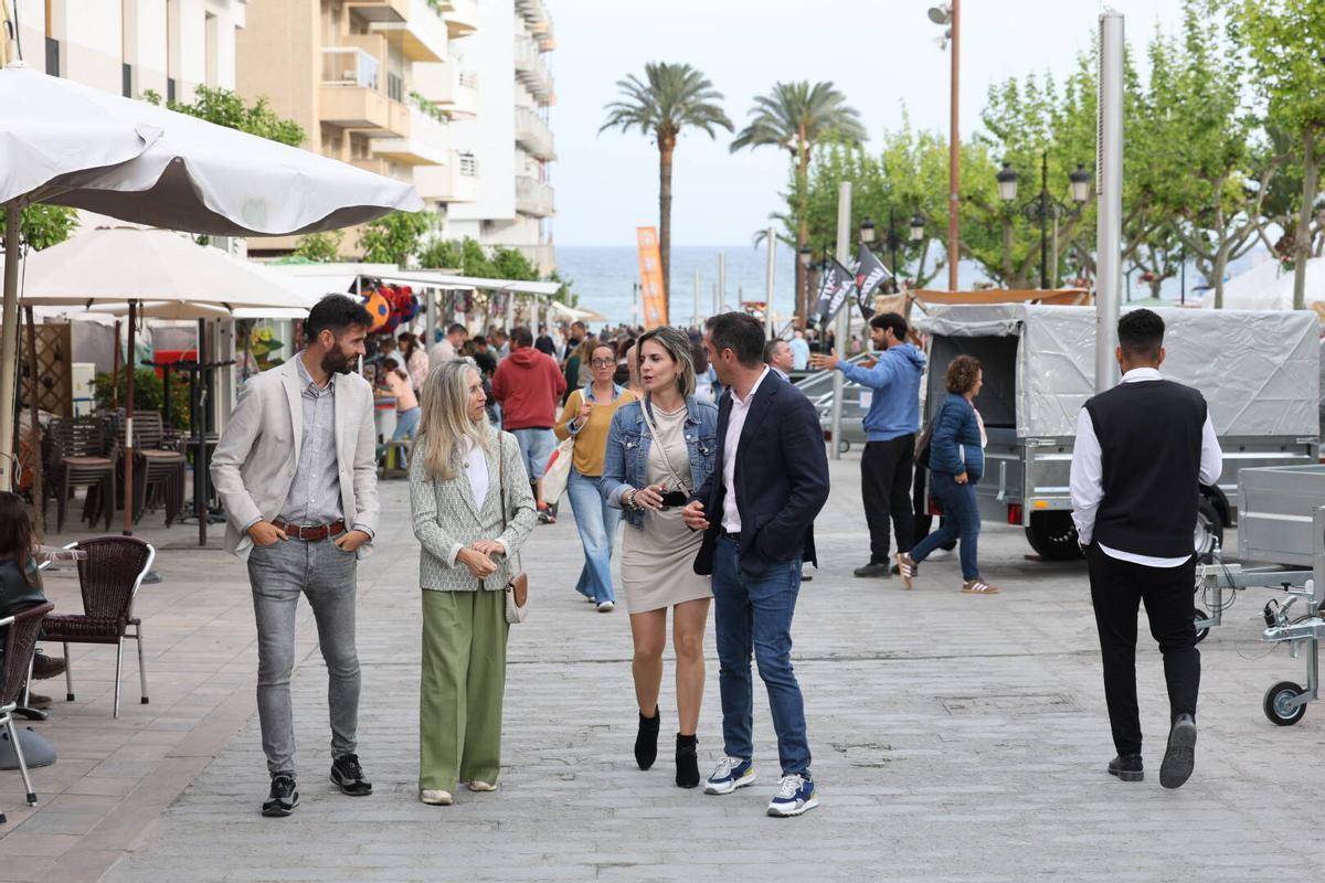 Flores, motos y coches en 'Anar a maig' en las fiestas de Santa Eulària