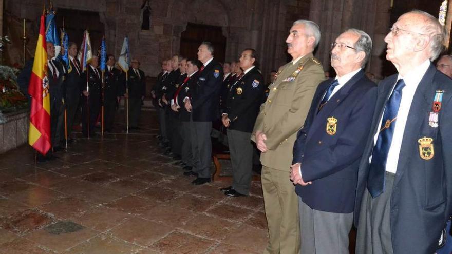 Un momento de la misa en el interior de la basílica de Covadonga.