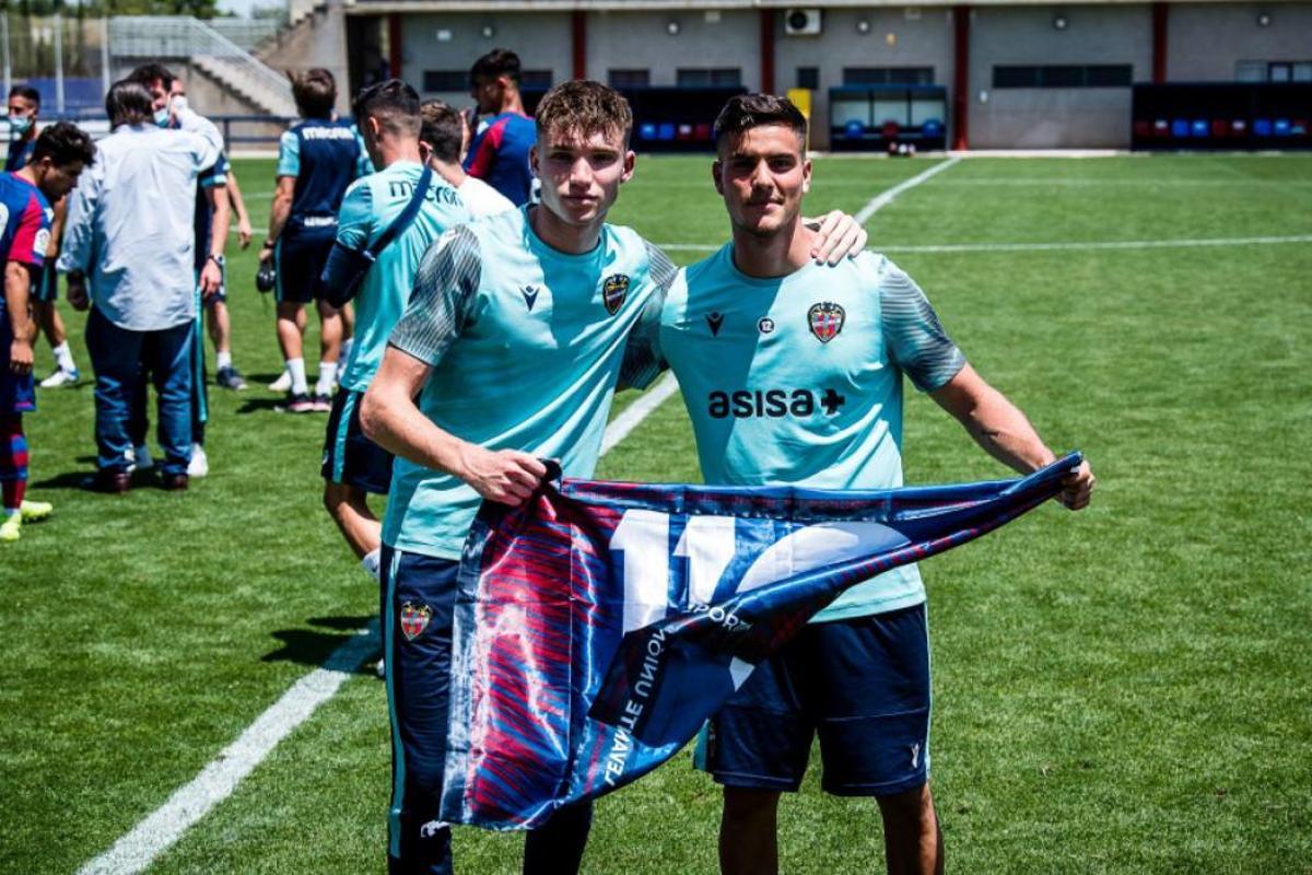 La celebración del Juvenil A del Levante UD tras ser campeones de liga