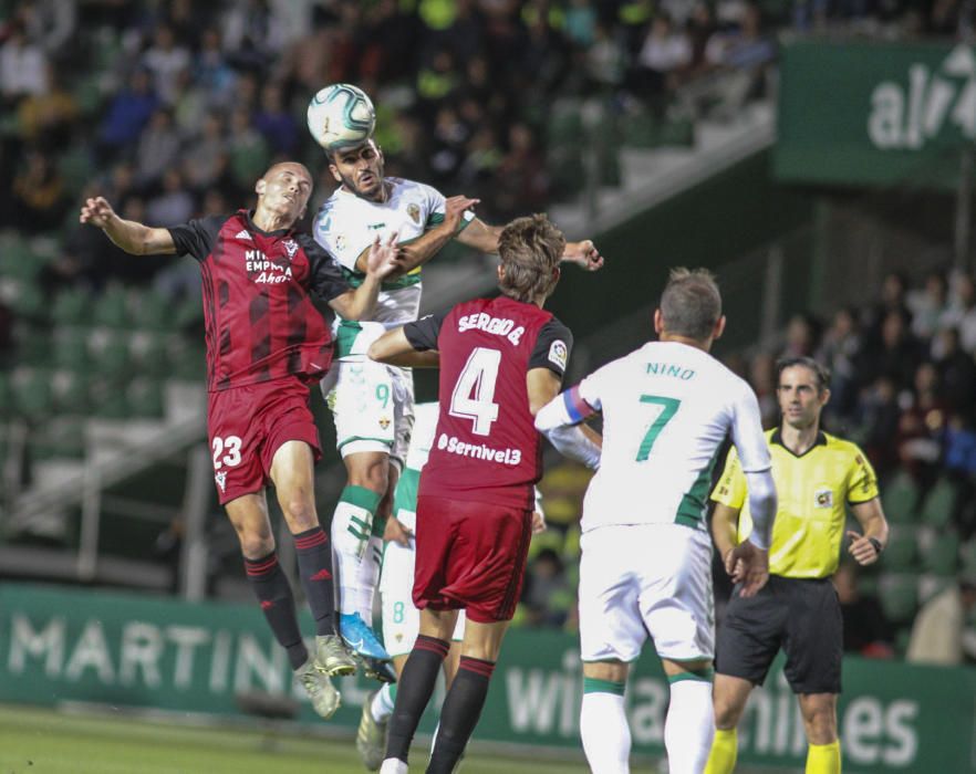 El Elche rompe el maleficio, vuelve a ganar en el Martínez Valero y recupera el olfato realizador en un partido más efectivo que brillante