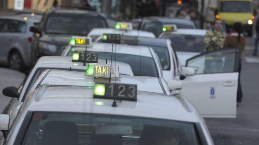 Taxis, en la parada del Obelisco.