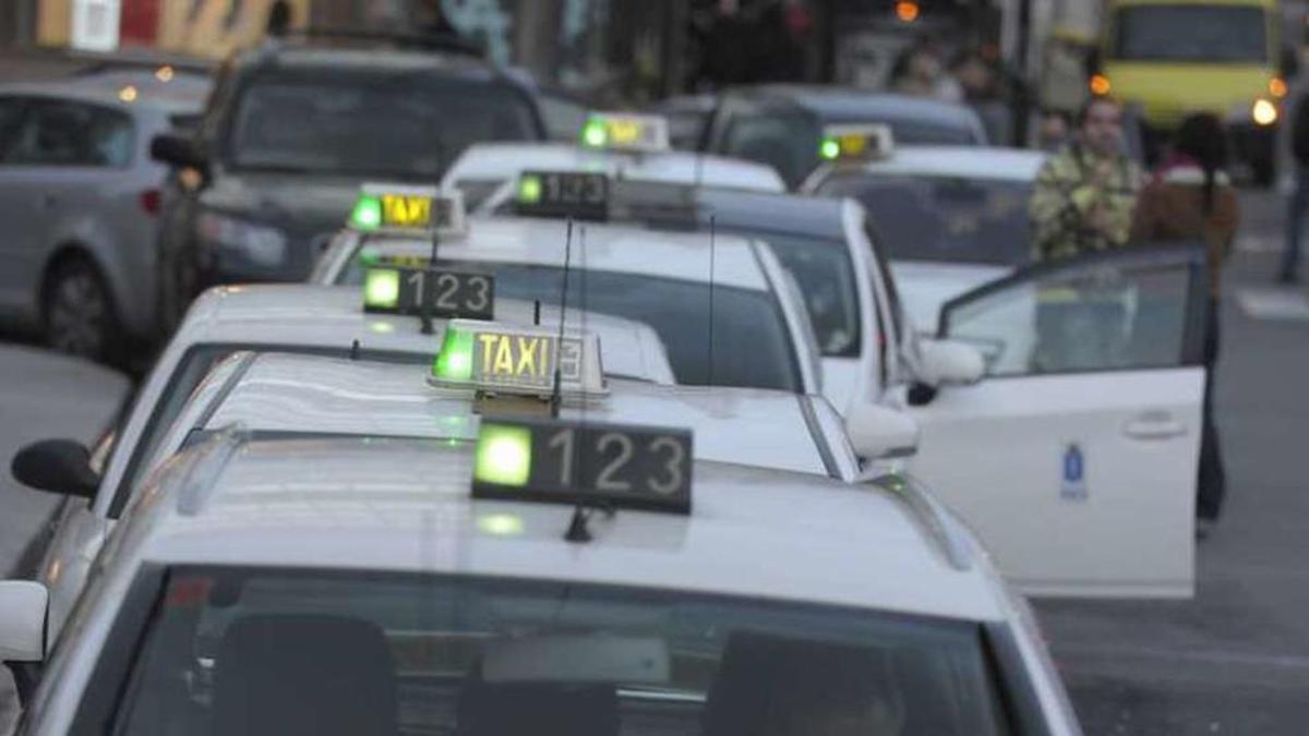 Taxis, en la parada del Obelisco.