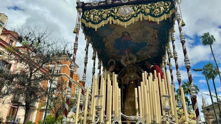 Nuestra Señora de El Sol por la calle San Fernando