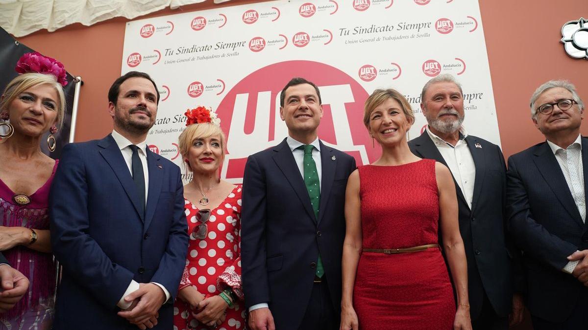 La vicepresidenta segunda del Gobierno y ministra de Trabajo, Yolanda Díaz, el presidente de la Junta de Andalucía Juan Manuel Moreno, y el ministro de Consumo Alberto Garzón.