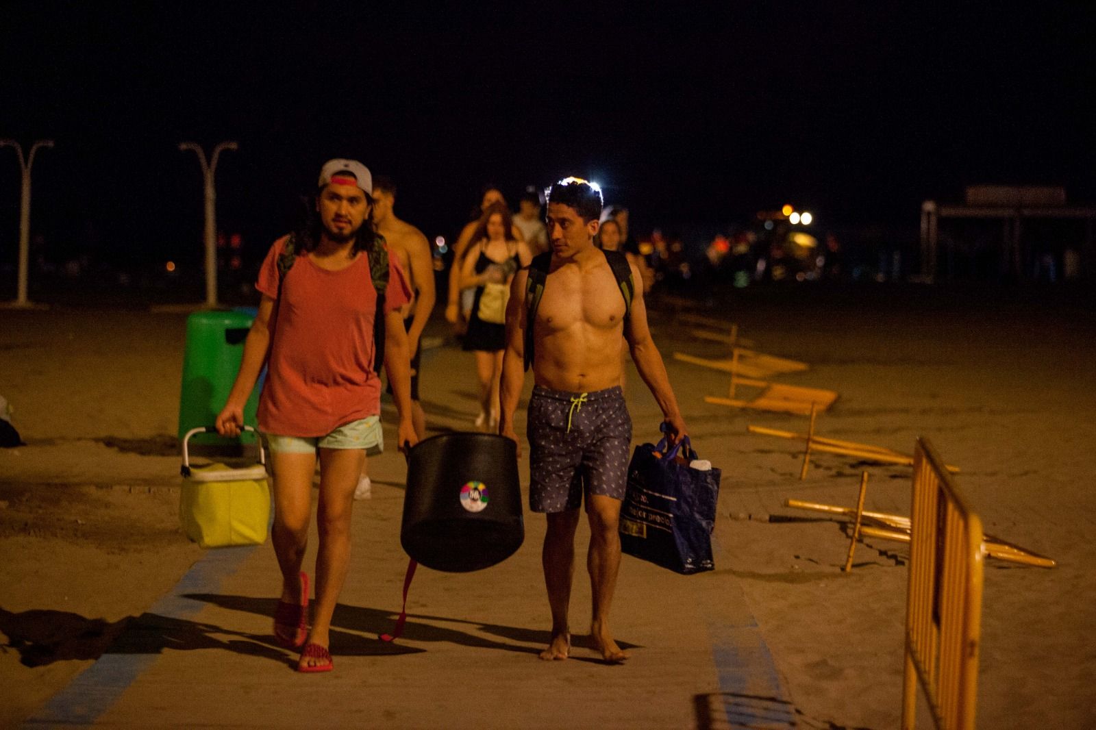 Desalojo y limpieza de las playas tras la noche de San Juan