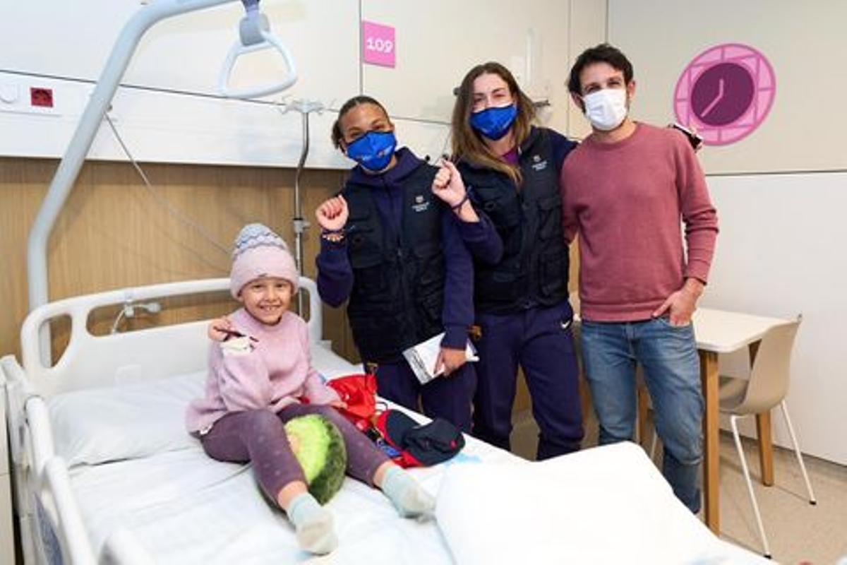 Jugadoras del FC Barcelona en la tradicional visita a hospitales