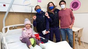 Jugadoras del FC Barcelona en la tradicional visita a hospitales