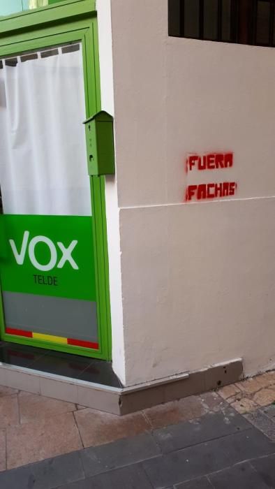 Aparecen pintadas de 'Fuera fachas' en la sede de Vox en Telde