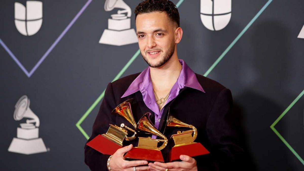 C. Tangana amb els tres Grammy llatins