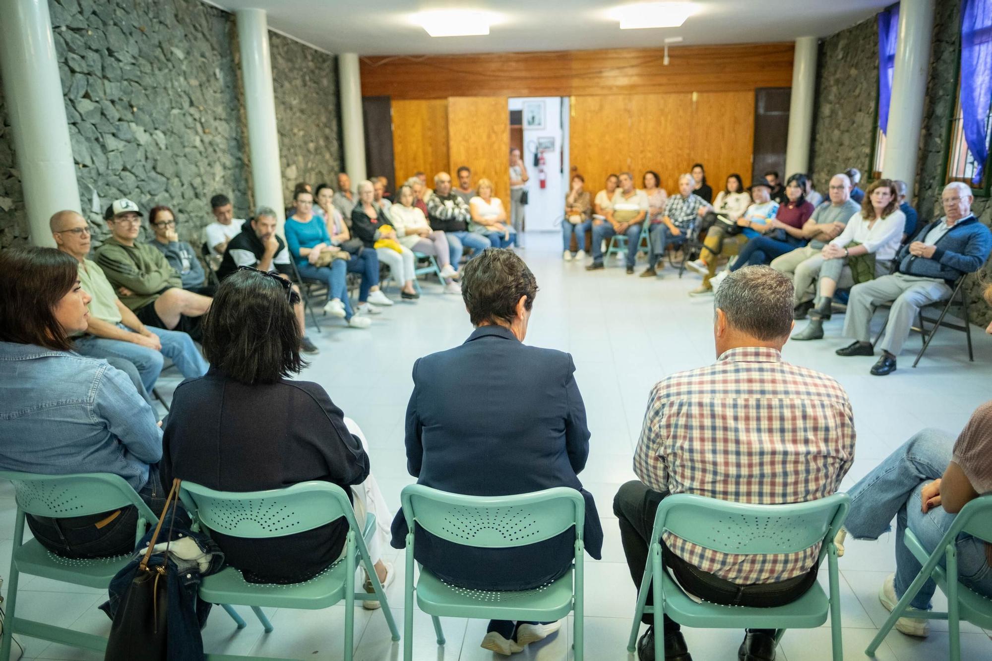 Las consejeras de Movilidad y Medio Natural se reúnen con los vecinos de Anaga