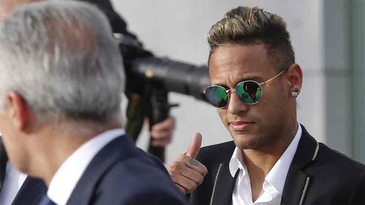 Neymar, a su llegada a la Audiencia