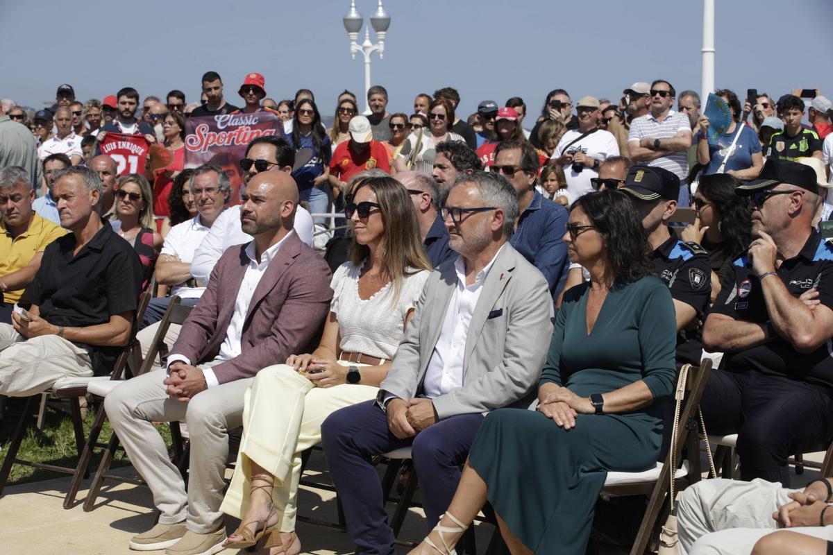 El actual entrenador del PSG, emocionado en un acto repleto de familiares, amigos y seguidores