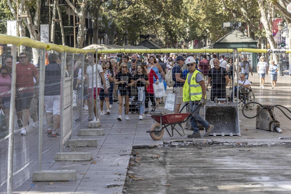 Amics de la Rambla qualifica de «poc ambiciosa» la reforma del passeig Amics de la Rambla qualifica de «poc ambiciosa» la reforma del passeig