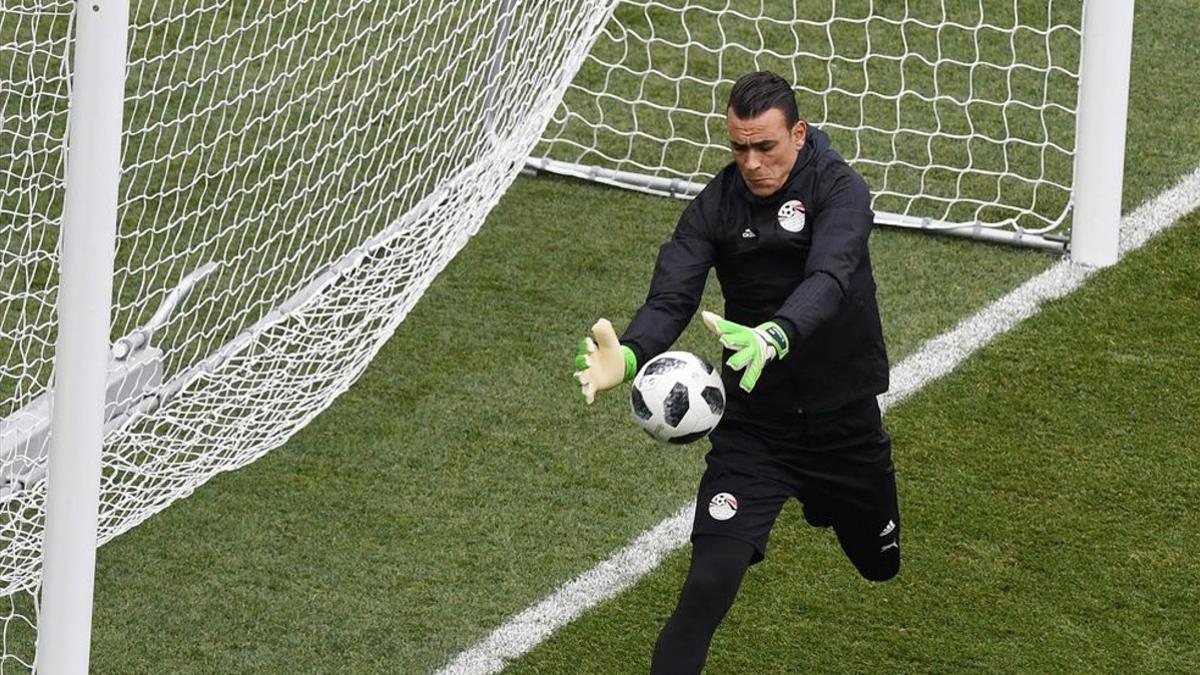 Elhadary jugará hoy, a sus 45 años, como portero titular de Egipto