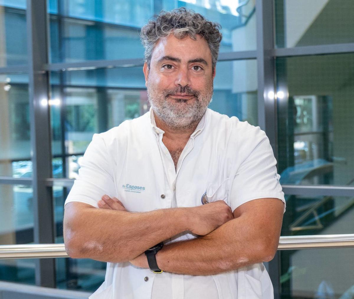 Antonio Oliver, jefe Microbiología de Son Espases, la semana pasada después de una jornada del curso. | ANA B. MUÑOZ