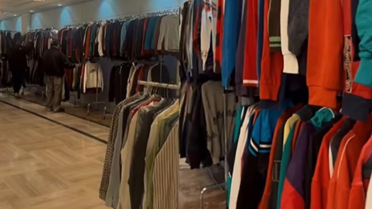 Colas en Palma por un mercadillo vintage donde toda la ropa cuesta 9 euros