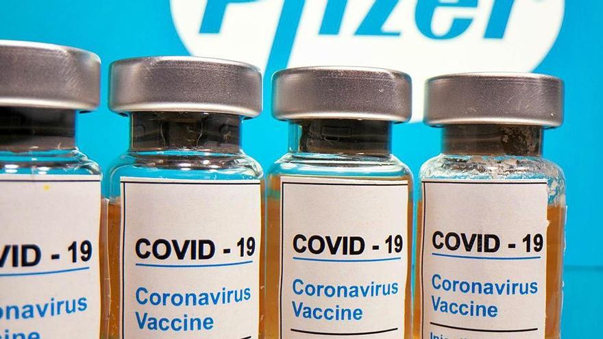 Sanidad pide a las autonomías colaboración para aplicar la pauta de Astrazéneca combinado con Pfizer a menores de 60 años