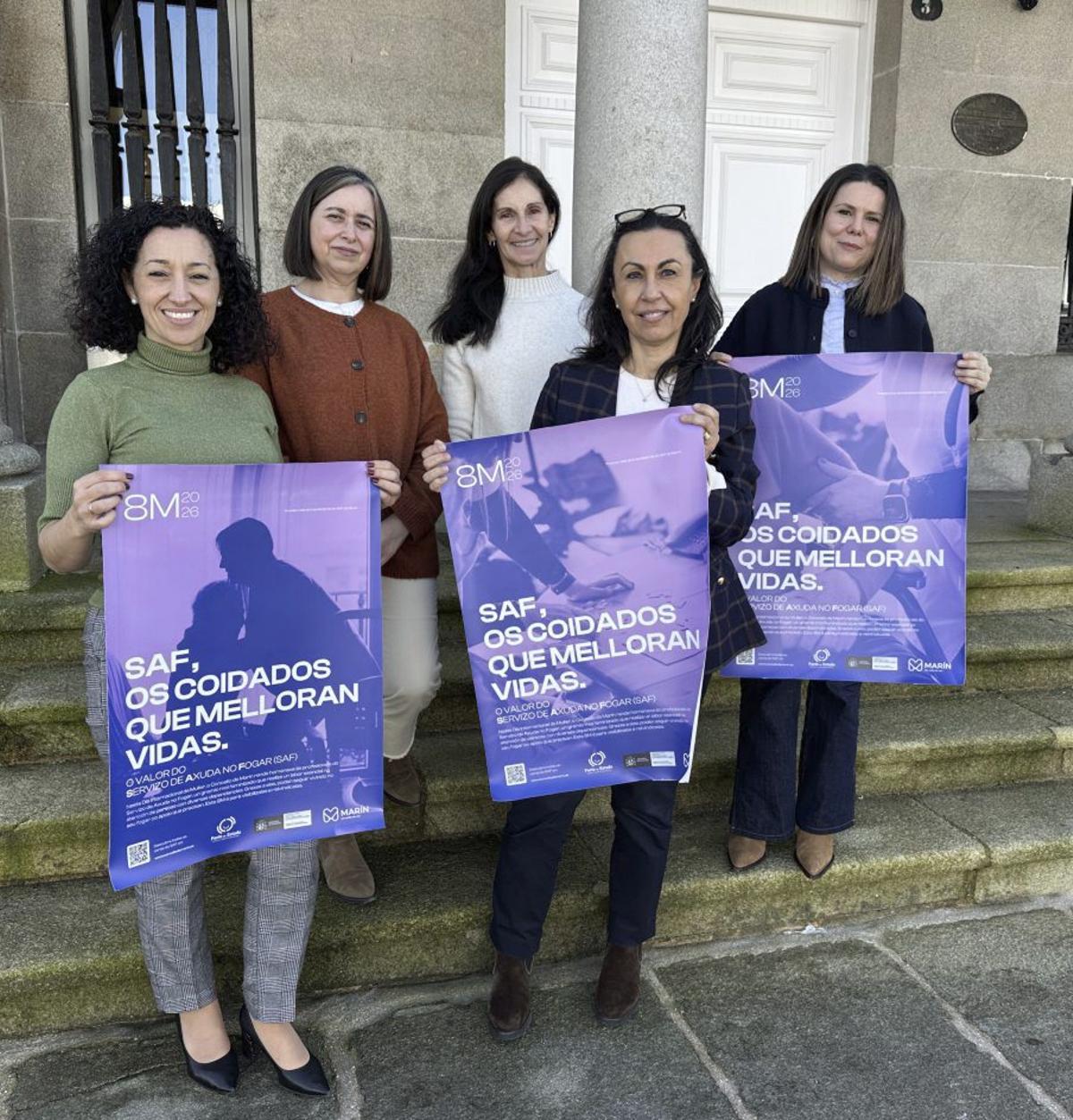 La alcaldesa, varias concejalas y representantes del CIM.