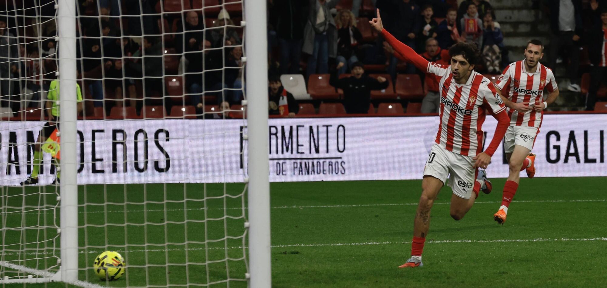 EN IMÁGENES: Gran victoria del Sporting contra el Granada en El Molinón