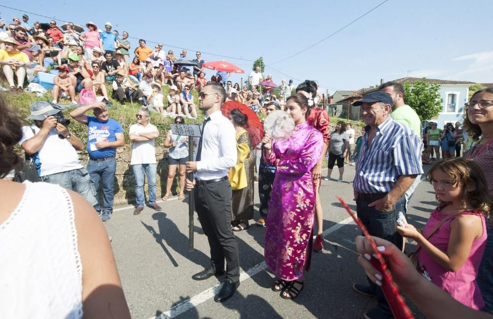 Desfile de carrozas en Valdesoto