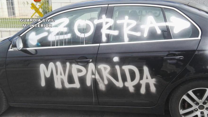 Detenido un menor por pintar grafitis en un coche en Sant Jordi