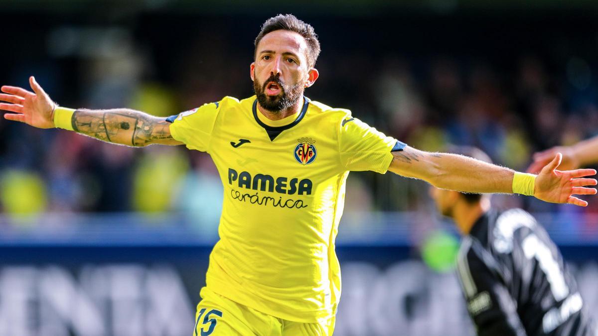 Morales celebra un gol con el Villarreal