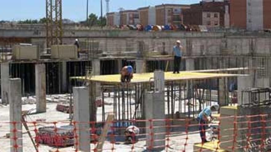 Los constructores piden que toda la obra pública se adjudique a empresas locales