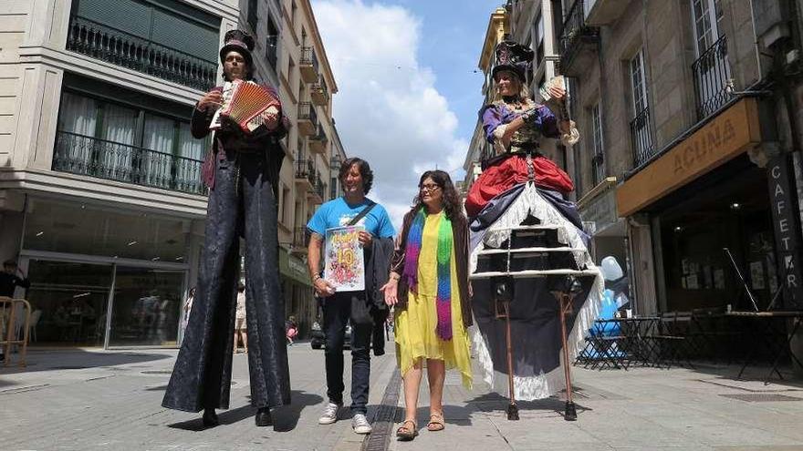 Pasacalles tras la presentaicón del festival. // Faro