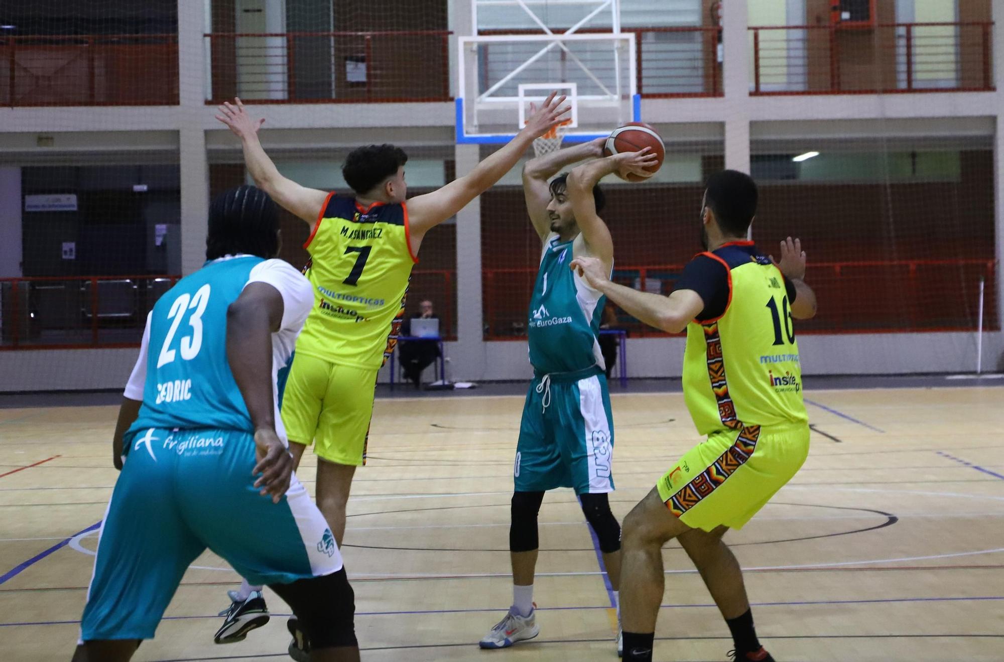 El derbi Camper Eurogaza UCB - Climanavas Agrometal Peñarroya en imágenes