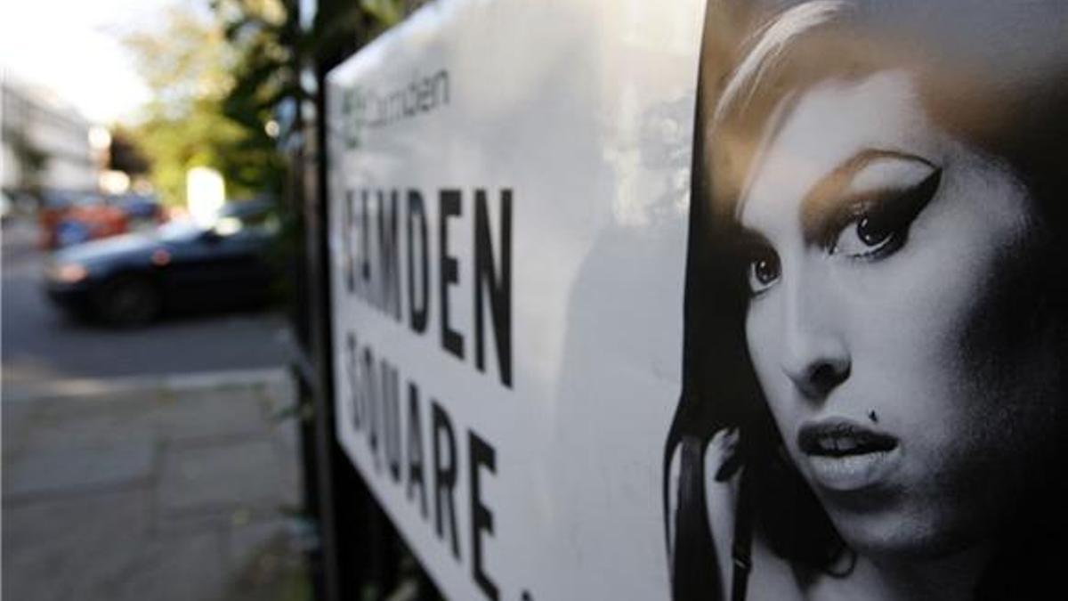 Una de las seis placas en honor a Amy situadas en el barrio de Candem, Londres.