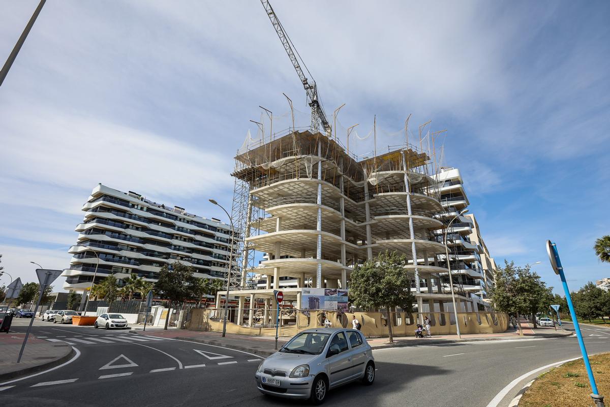 Un edificio en construcción en Alicante.