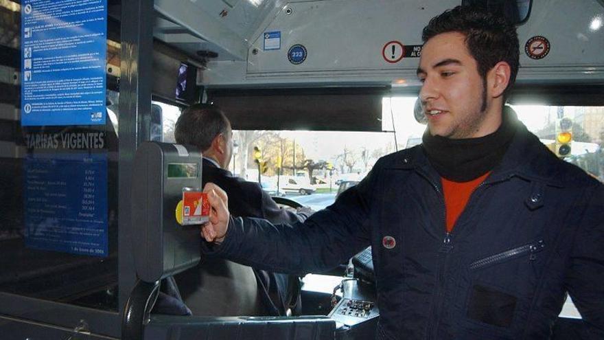 El billete de bus costará 13 céntimos menos mientras dure la huelga