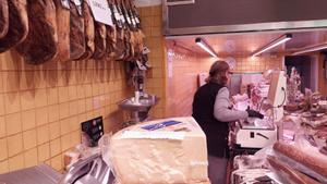 Una charcutería y carnicería del barrio de Sant Antoni, esta semana.