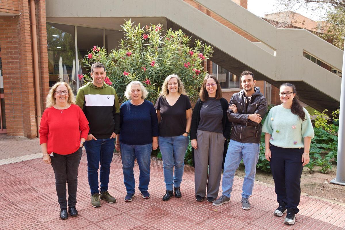 Miembros del grupo de Biotecnología de Extremófilos, liderado por Julia Esclapez y María José Bonete.