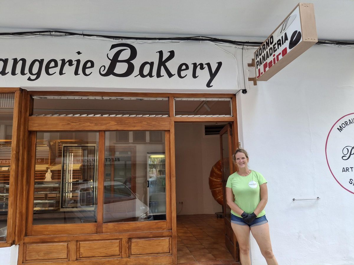 La nueva responsable del horno tradicional ha mantenido el antiguo cartel