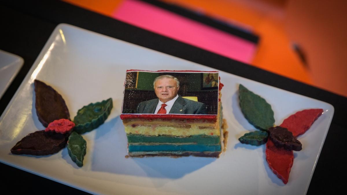 La tarta elaborada en Mesón Miniatura, en recuerdo de Miguel Celdrán.