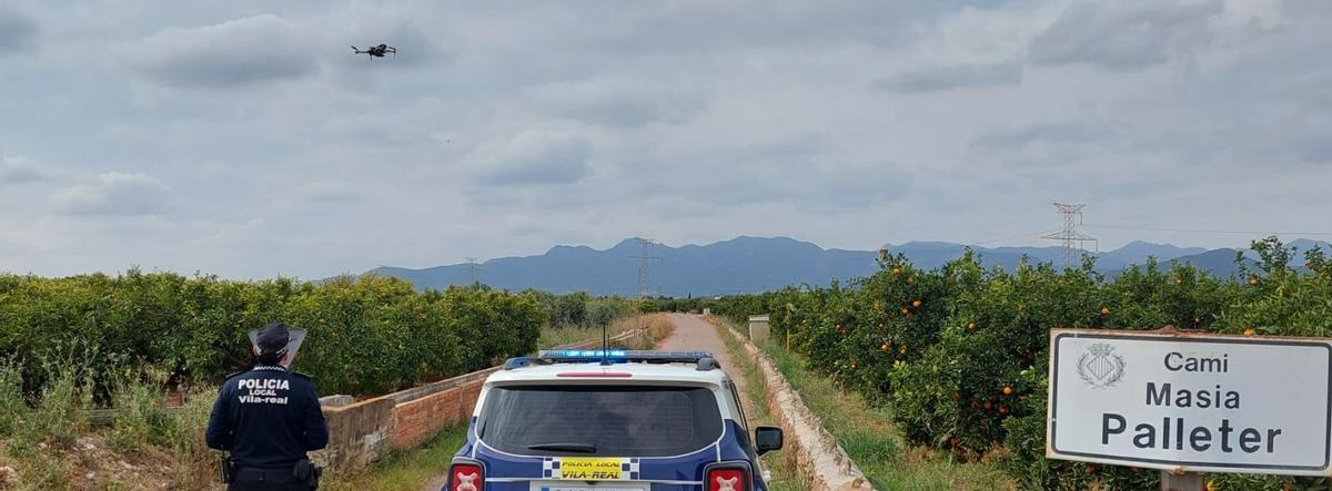 La Policía Local de Vila-real hace uso del dron de vigilancia en la partida Pinella.