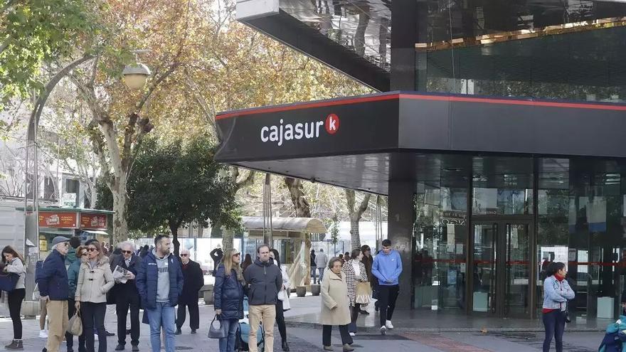 Adiós a Cajasur: Kutxabank inicia el proceso de absorción total de la histórica caja cordobesa