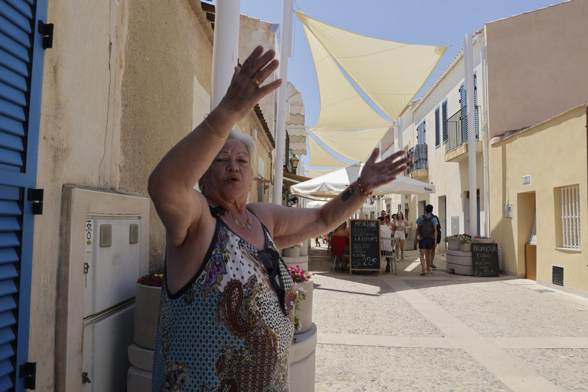 Barcala pedirá a Cultura mantener los toldos en Tabarca hasta noviembre
