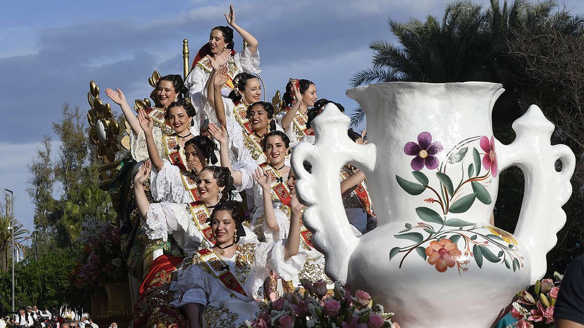 La carroza de la Reina de la Huerta en el último desfile del Bando.